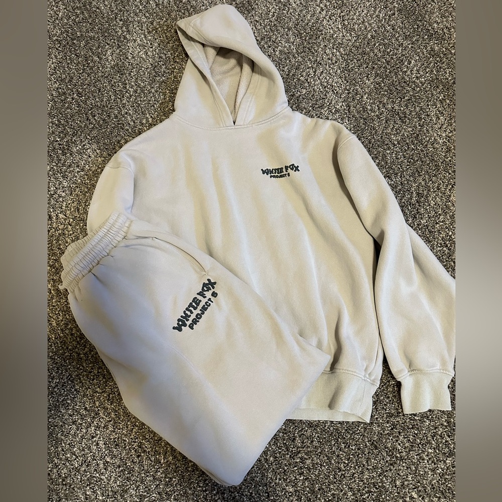 White fox project 5 sweatpants set in the color Lunar